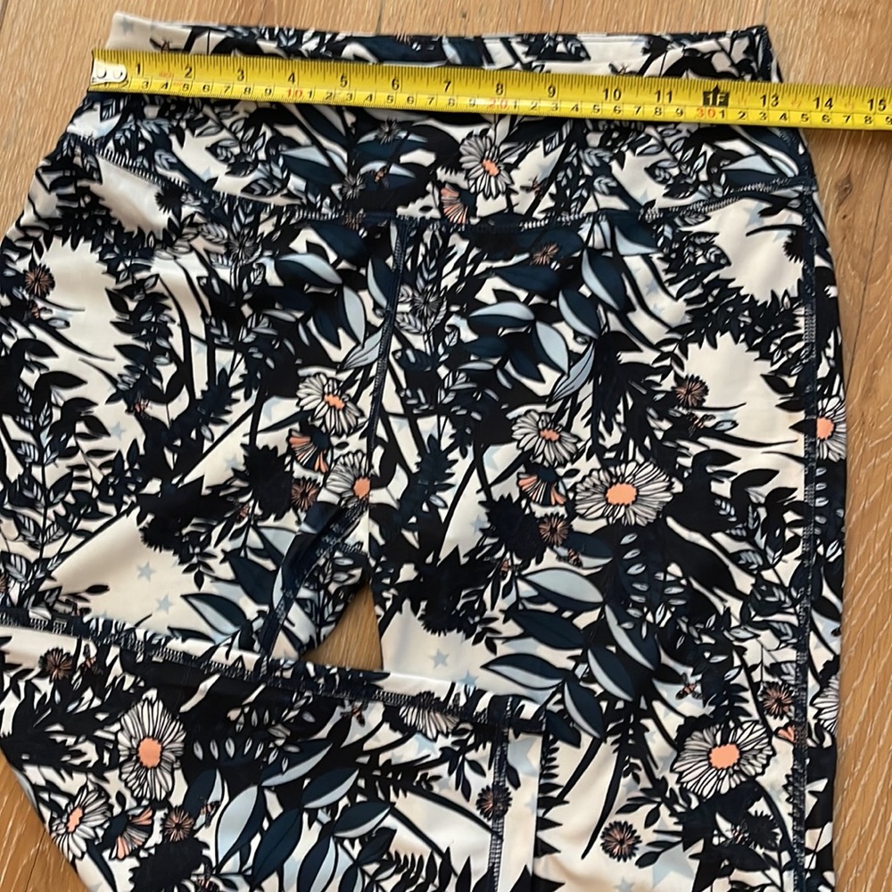 Sweaty Betty running crops. Excellent condition. Small. - Picture 9 of 11